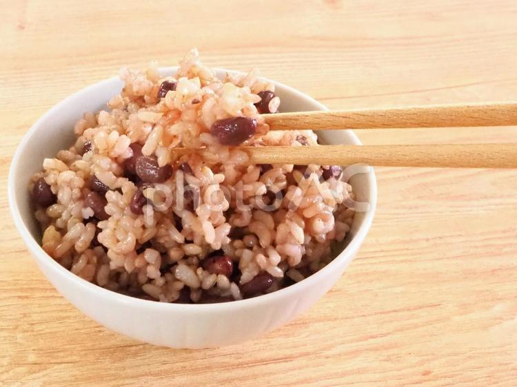 玄米小豆ご飯とお箸 玄米,小豆,ご飯の写真素材