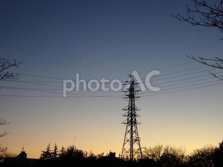 鉄塔がある風景 鉄塔,送電線,電線の写真素材