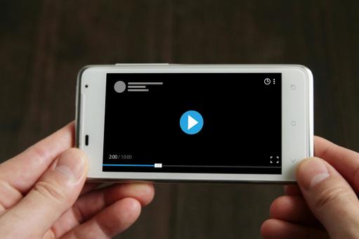 スマホで動画再生画面 スマホ,動画,再生の写真素材