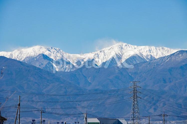 中央道下りから見える雪を被った美しい山々 中央高速,雪,山の写真素材