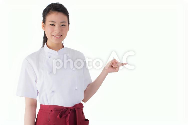 指さし飲食店女性スタッフ 女性,働く,ウェイトレスの写真素材