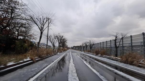 冬の見通しの良い直線 見通しの良い直線,ストレート,直線の写真素材