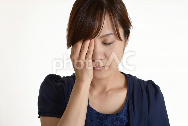 女性　ネガティブイメージ 悲しい,悲しみ,涙の写真素材