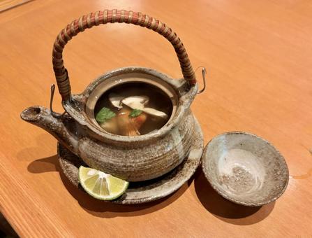 松茸の土瓶蒸し 松茸の土瓶蒸し 和食,松茸,土瓶蒸しの写真素材