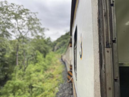 タイ国鉄の車窓から(ナムトック線) タイ国鉄の車窓から(ナムトック線)の写真