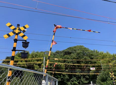 青空と踏切 踏切,青空,遮断機の写真素材