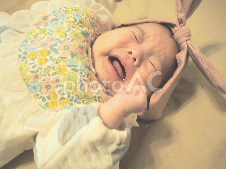 赤ちゃんの泣き顔 赤ちゃん,乳児,幼児の写真素材