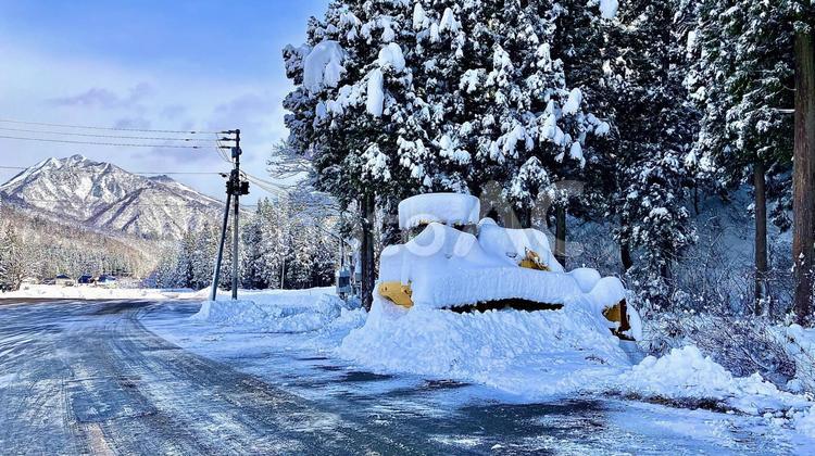 雪に埋もれた除雪車 除雪,除雪車,ショベルの写真素材