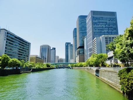 淀屋橋から見た初夏の土佐堀川下流方向2 淀屋橋から見た初夏の土佐堀川下流方向2 大阪市,大阪,中之島の写真素材