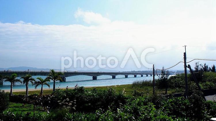 古宇利島からの眺め・古宇利大橋（沖縄県） 古宇利島,古宇利大橋,沖縄県の写真素材