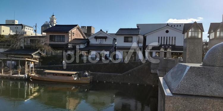 松江市内街並みと船着き場 松江市,街並み,お土産店の写真素材
