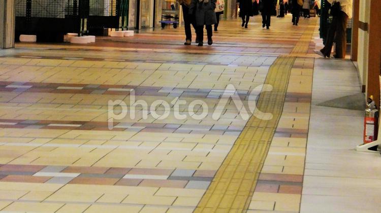 早朝の東京駅地下街の風景 地下街,東京駅,東京の写真素材