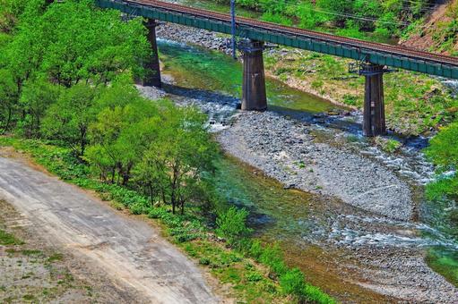 角館街道と生保内川の渓谷美と新幹線鉄橋 生保内川,角館街道,秋田新幹線の写真素材