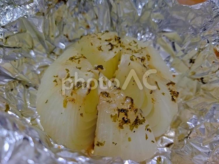 玉ねぎのホイル焼き 玉ねぎ,ホイル焼き,おうちごはんの写真素材