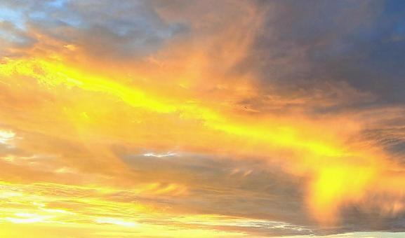 線状の夕焼け雲 線状の夕焼け雲の写真