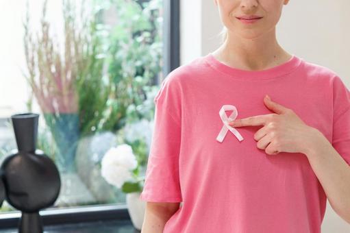 ピンクリボンをつけた女性 生理,月経,女性の写真素材