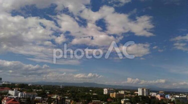 チェンマイの空と雲と街並み チェンマイ,空,街並みの写真素材