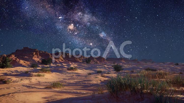 夜空にきらめく銀河：宇宙を感じる荒野 砂漠,星空,天の川の写真素材