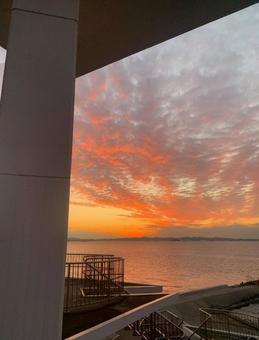 夕暮れのオブジェの写真