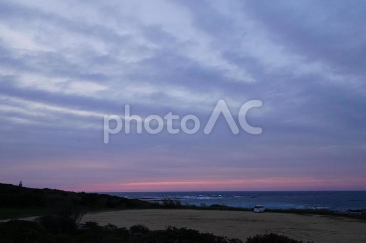 夕暮れ時に海辺 夕暮れ,日没,海の写真素材