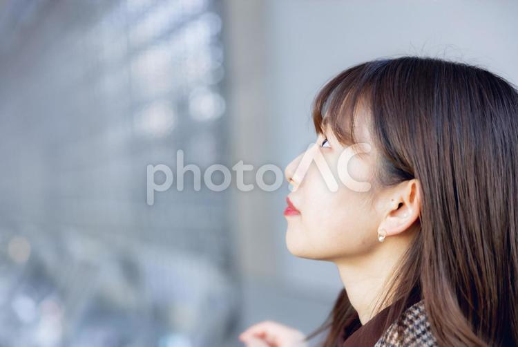 OLの休日　駅の展望デッキにて 女性,人物,日本人の写真素材
