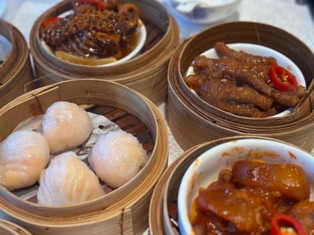香港の飲茶で並ぶ点心と鶏の足料理の写真 飲茶,香港,点心の写真素材