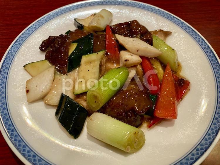 牛フィレ肉の黒コショウ炒め 中華料理,牛フィレ肉,黒コショウの写真素材