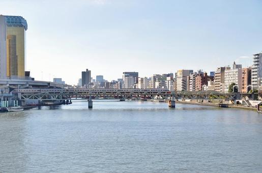 <東京都>隅田川と東武鉄道 <東京都>隅田川と東武鉄道の写真