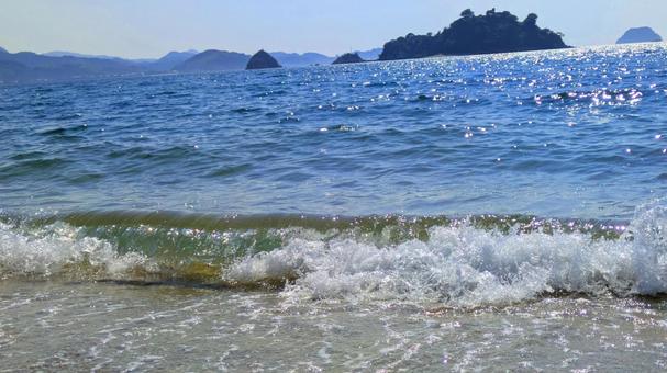 光のさざなみ-01 光のさざなみ-01 海,波,レジャーの写真素材