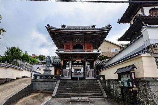 深崇寺 山門 深崇寺 山門 深崇寺,建物,山門の写真素材