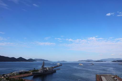 9月下旬の高松港の係留中の護衛艦いなづま 9月下旬の高松港の係留中の護衛艦いなづま 護衛艦いなづま,係留,高松港の写真素材