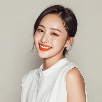 明るく微笑む若い女性の魅力 明るく微笑む若い女性の魅力の写真