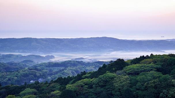 壱岐の岳ノ辻展望台から見える朝の風景 壱岐の岳ノ辻展望台から見える朝の風景 岳ノ辻展望台,朝焼け,壱岐の写真素材