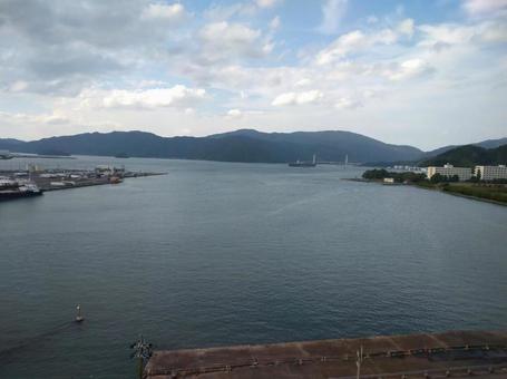 山々に囲まれた港の静景 山々に囲まれた港の静景 港,海,山の写真素材