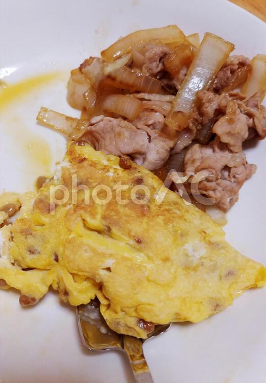 しょうが焼きと納豆オムレツ しょうが焼き,オムレツ,卵の写真素材