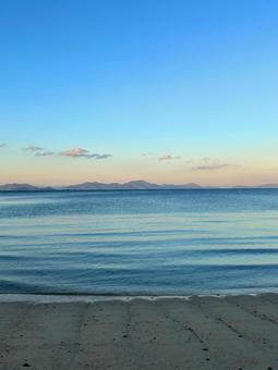 夕方の海散歩 夕方の海散歩の写真