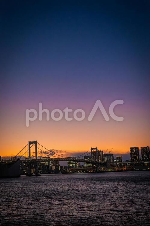東京　夕暮れのレインボーブリッジの風景 東京,東京都,お台場の写真素材
