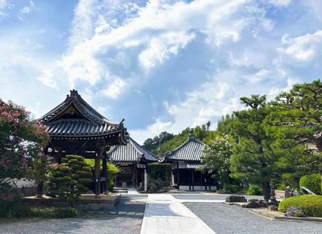 京都・六地蔵(大善寺)の境内 京都・六地蔵(大善寺)の境内 大善寺,六地蔵,六地蔵巡りの写真素材