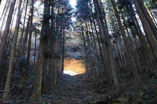 熊本県高森町 上色見熊野座神社 穿戸岩 熊本県高森町 上色見熊野座神社 穿戸岩 上色見熊野座神社,穿戸岩,うげといわの写真素材