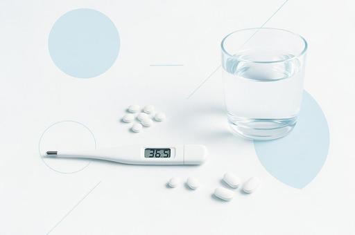 薬と水と体温計 薬と水と体温計の写真