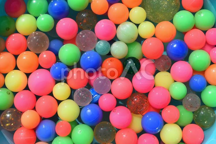 カラフルなスーパーボール スーパーボール,ビックリボール,ボールの写真素材
