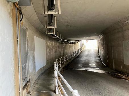 昼間の地下道 地下道,車道,歩道の写真素材