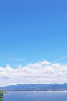 夏の海と空 縦 夏の海と空 縦の写真