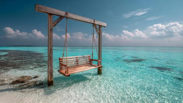 南国の穏やかな海に佇むブランコ 南国の穏やかな海に佇むブランコの写真