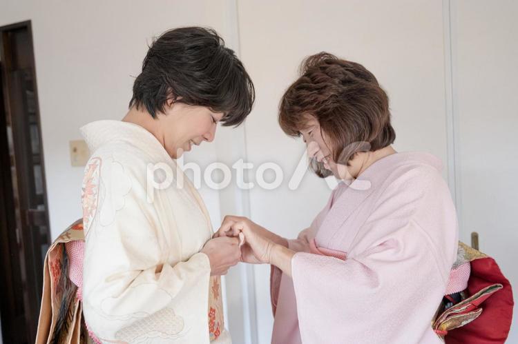 着物の着付け(その２３) 着物,着付け,和服の写真素材