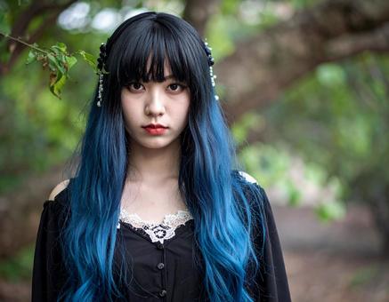 地雷系女子・憂鬱な青子さん上目遣い 地雷系女子・憂鬱な青子さん上目遣いの写真
