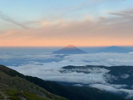 黄昏時の富士山 黄昏時の富士山の写真
