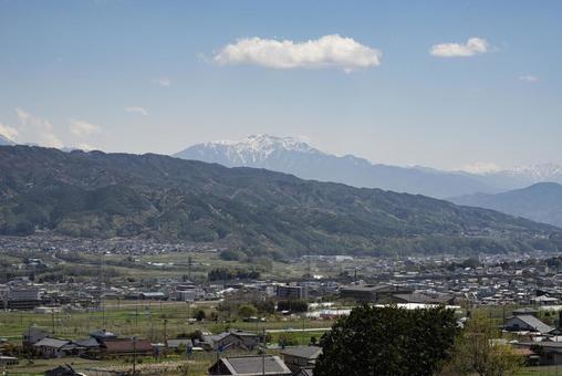 高台から見た春の長野県上伊那郡箕輪町 高台から見た春の長野県上伊那郡箕輪町の写真