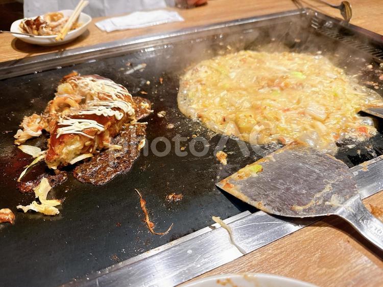 お好み焼きともんじゃ お好み焼き,酒,翠の写真素材
