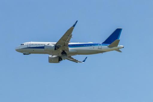 夏空に包まれる佐賀空港の一日 夏空に包まれる佐賀空港の一日 飛行機,航空機,旅客機の写真素材
